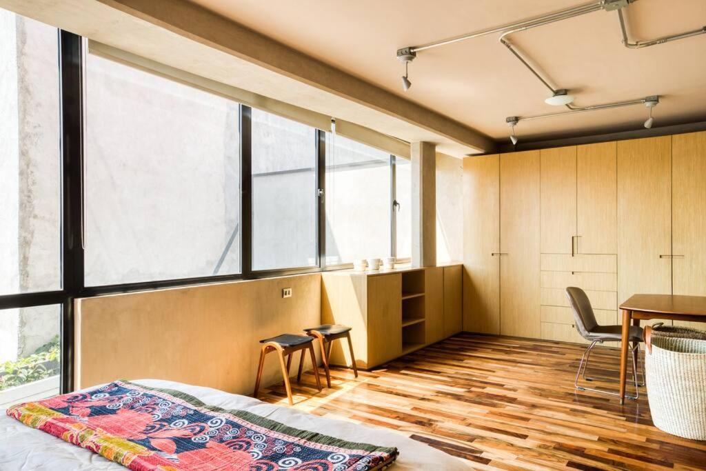 Mid Century Loft Apartment *